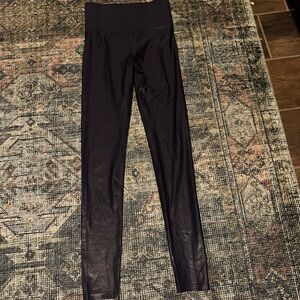 Metallic Grey Carbon 38 High-Waisted Leggings